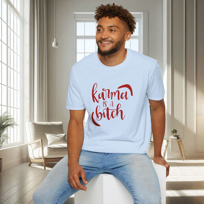 Karma est une garce | T-shirt doux unisexe