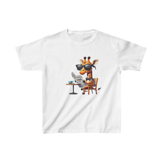 Giraffe reading newspaper | Kids Heavy Cotton™ Tee