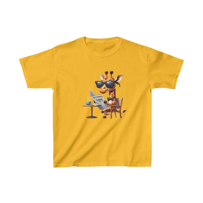 Giraffe reading newspaper | Kids Heavy Cotton™ Tee