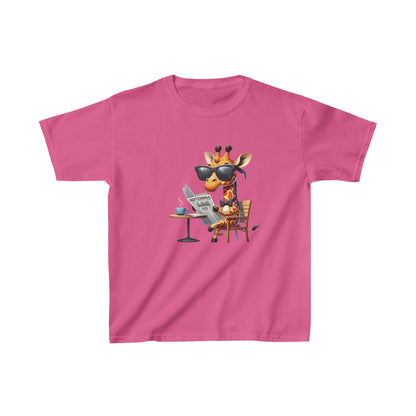 Giraffe reading newspaper | Kids Heavy Cotton™ Tee