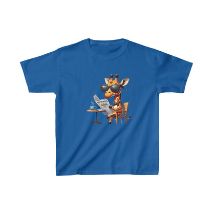 Giraffe reading newspaper | Kids Heavy Cotton™ Tee