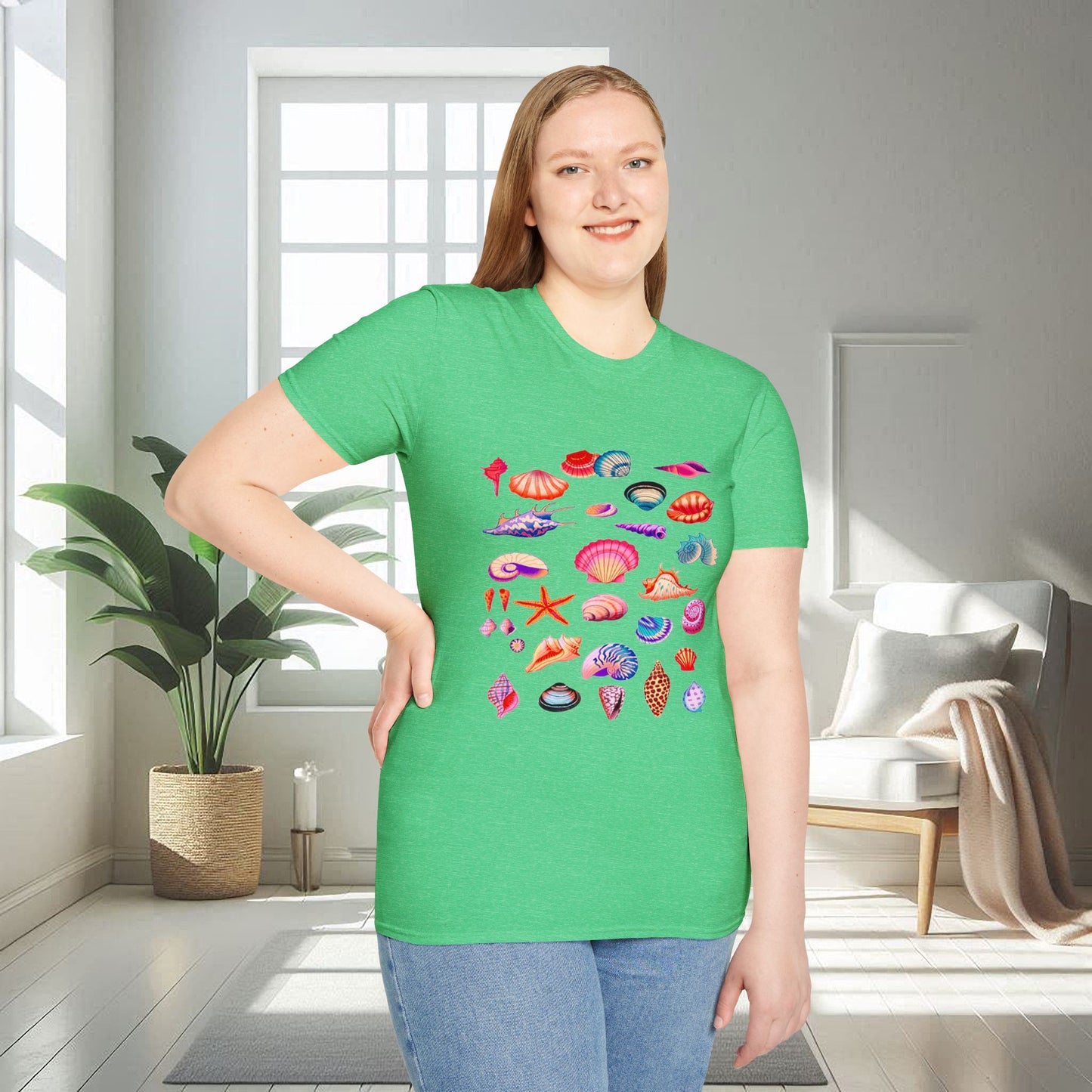 Camiseta unisex suave con conchas marinas multicolores