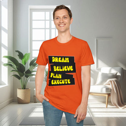 Camiseta unisex suave Dream Believe Plan Execute