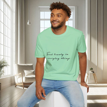 Trouvez la beauté dans les choses du quotidien | T-shirt doux unisexe