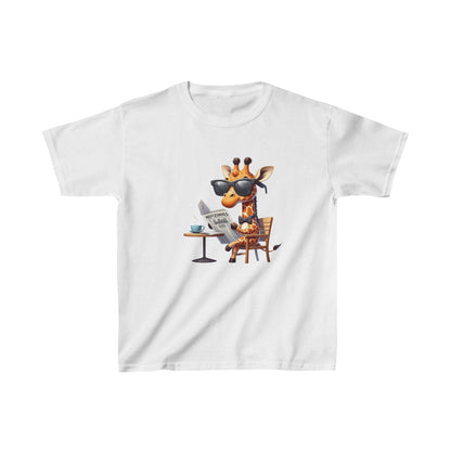 Giraffe reading newspaper | Kids Heavy Cotton™ Tee