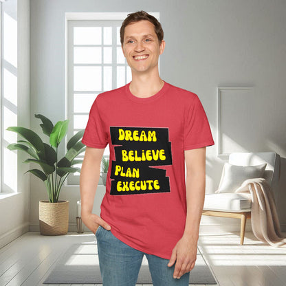 Camiseta unisex suave Dream Believe Plan Execute